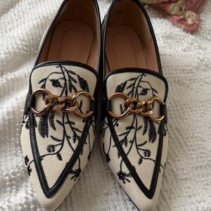 Woven Floral Embroidered Pointed Loafers in Cream and Black size 39